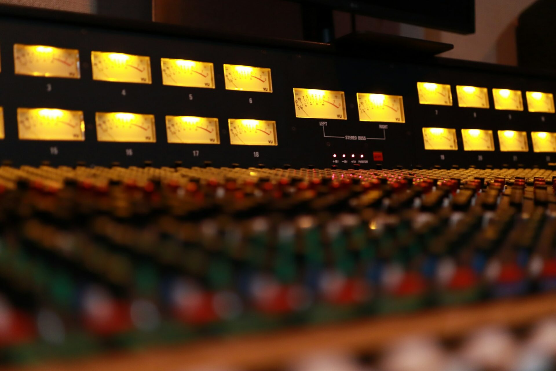 Console de mixage analogique Trident 80C dans un studio d’enregistrement
