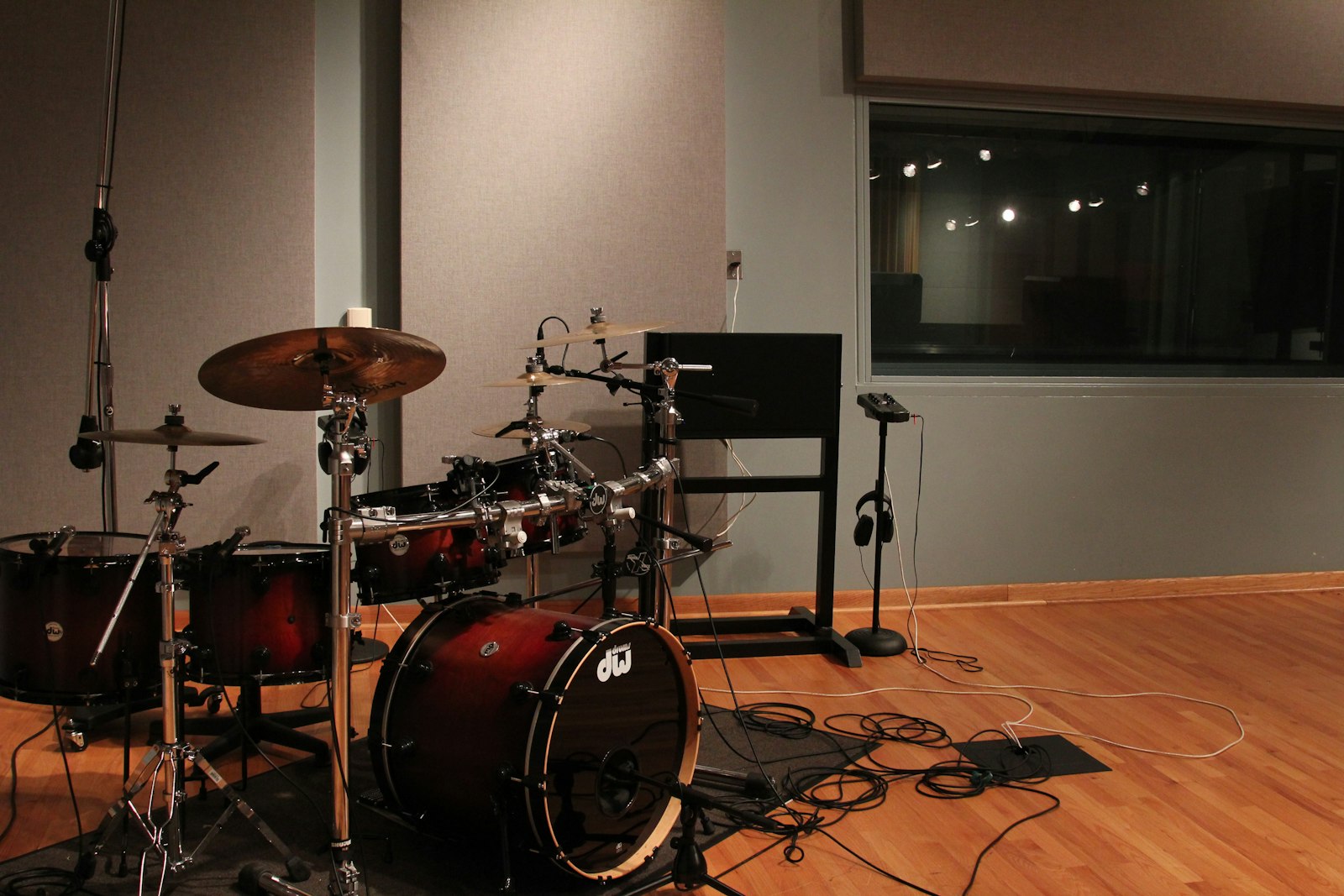 Batterie installée dans un studio d’enregistrement