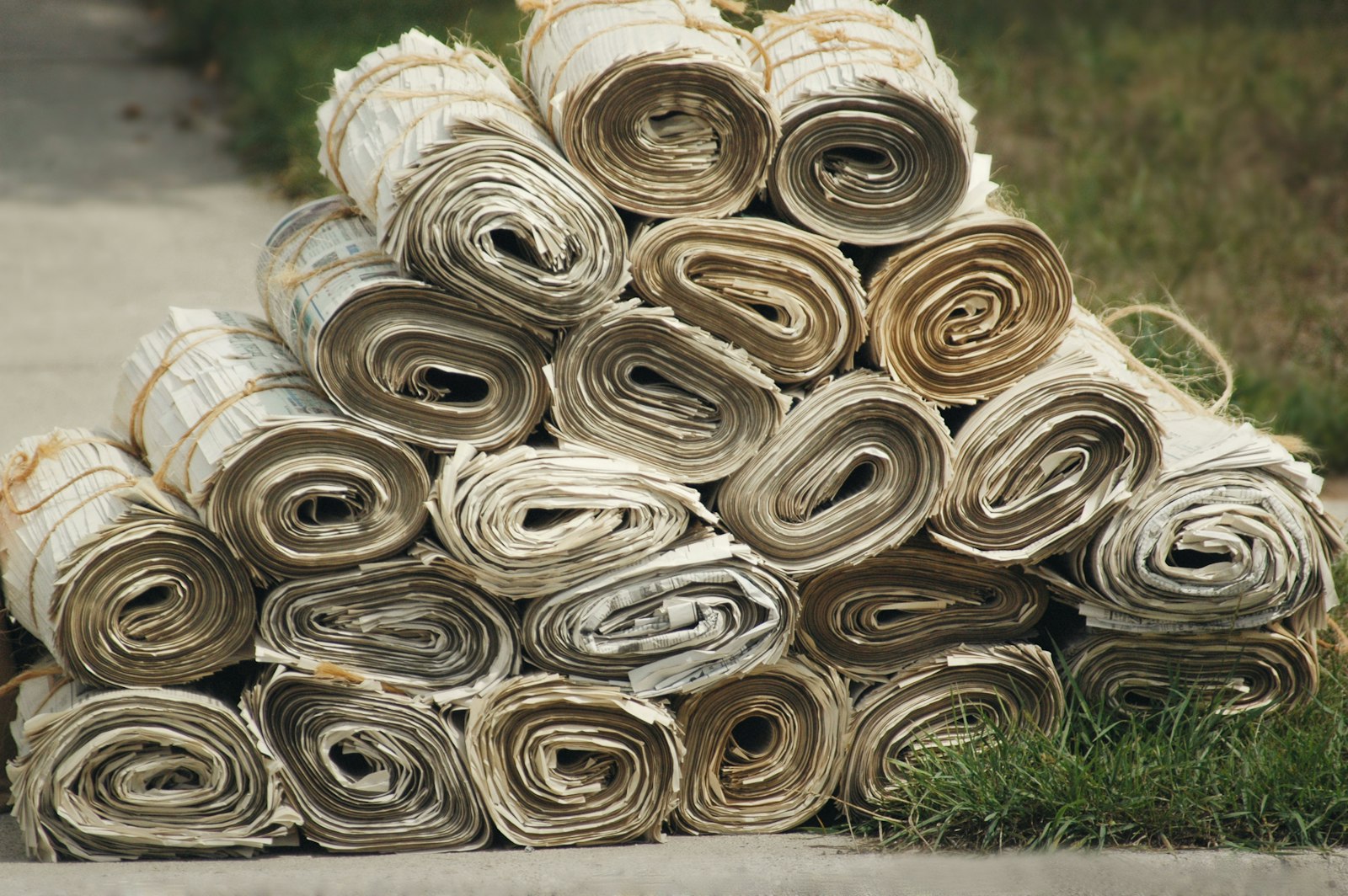 Pile de journaux et de feuilles imprimées