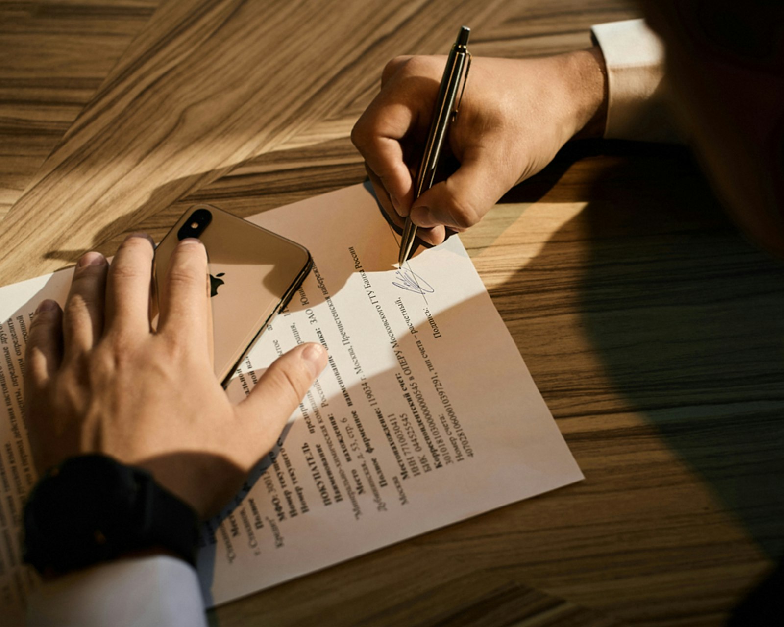 Gros plan sur une signature manuscrite à l’encre